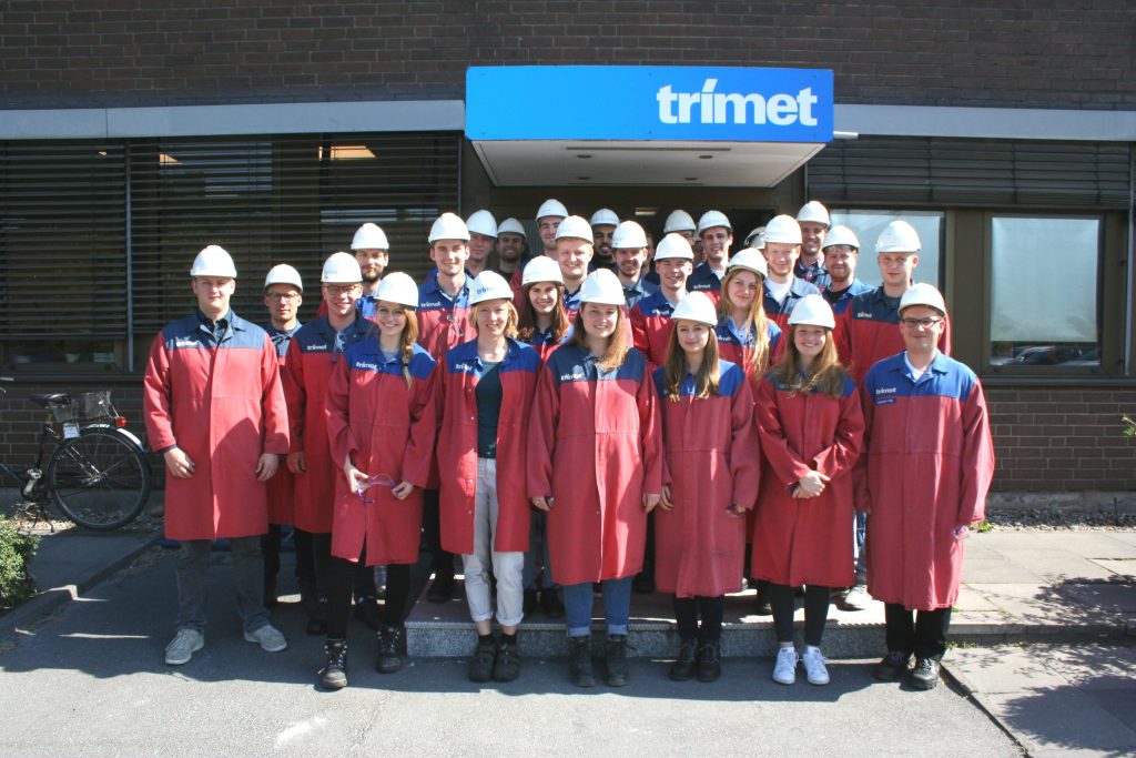 Exkursionsteilnehmer im Werk der Trimet Aluminium SE